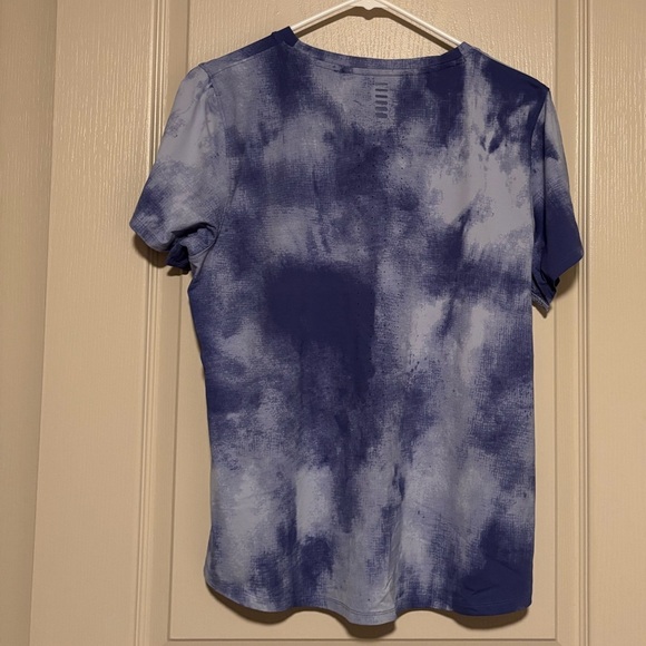 Under Armor Women’s Tie-Dye Work Out Shirt Size Large - Picture 2 of 4